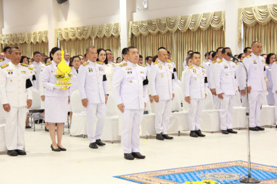 ผู้ว่าฯ สุราษฎร์ธานีนำข้าราชการและประชาชนร่วมในพิธีวางพานพุ่ ... พารามิเตอร์รูปภาพ 1